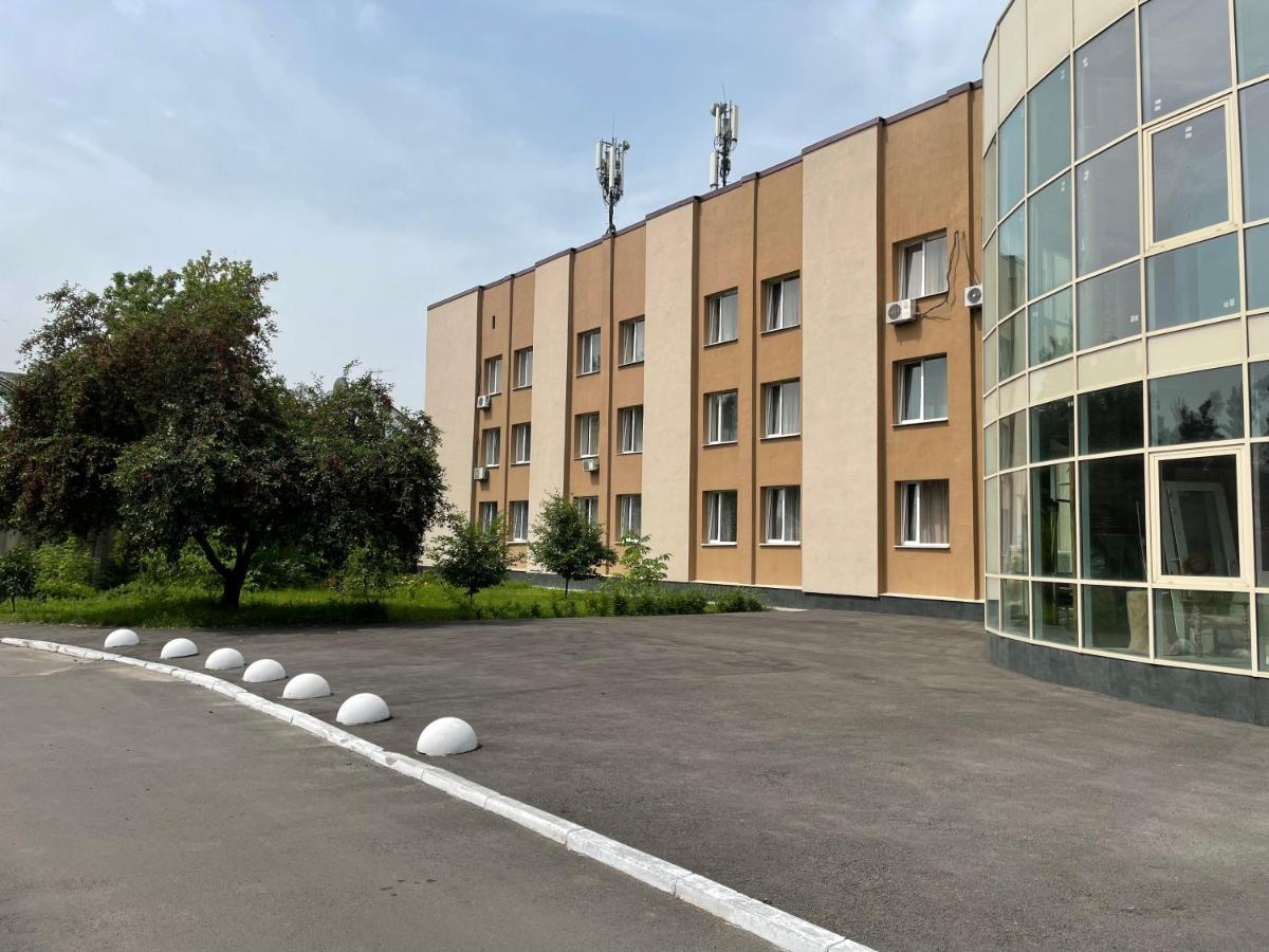 Dinamo Hotel Charkiv Exteriör bild